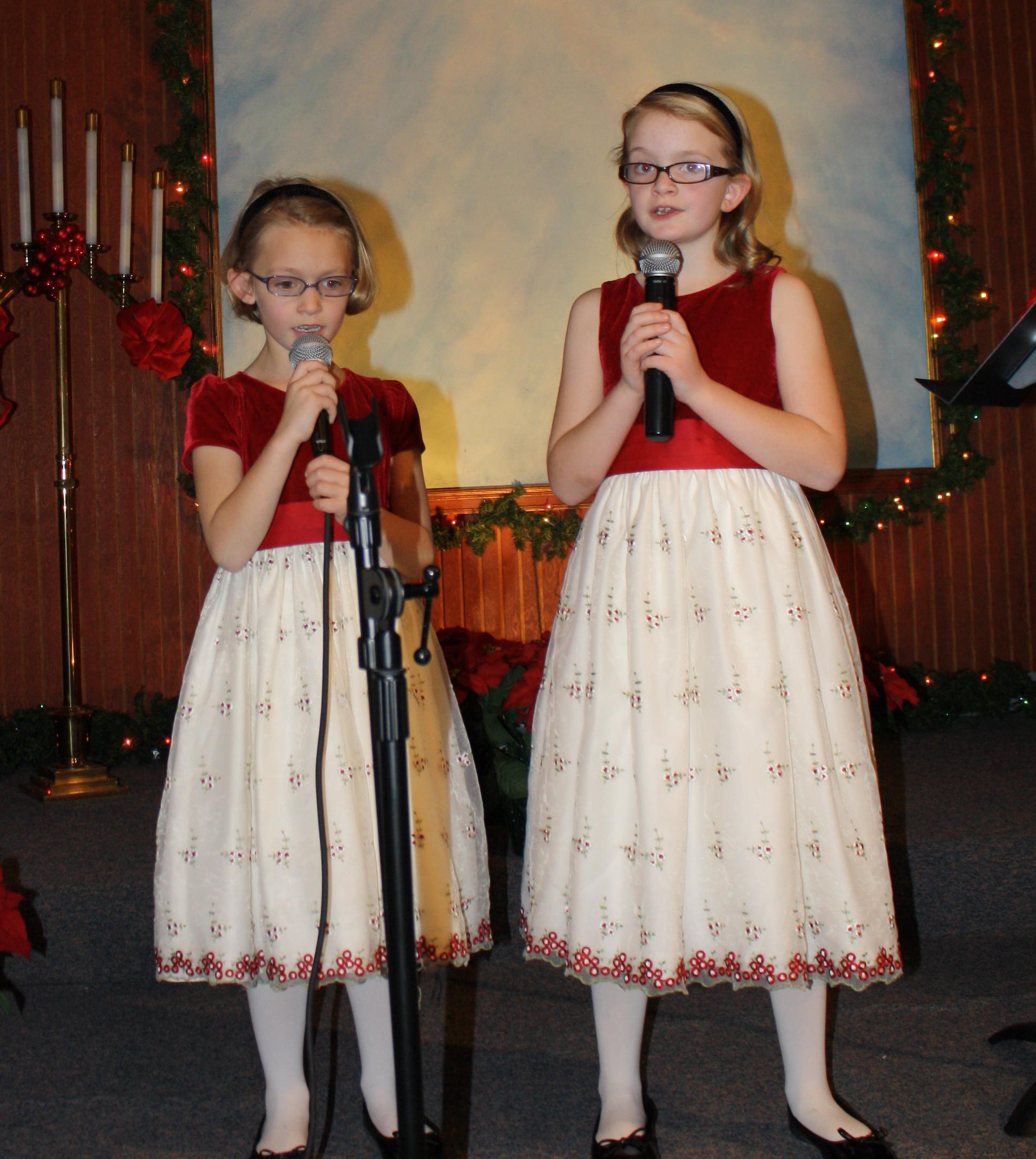2010_12_19 C and J sing Winter Wonderland.jpg